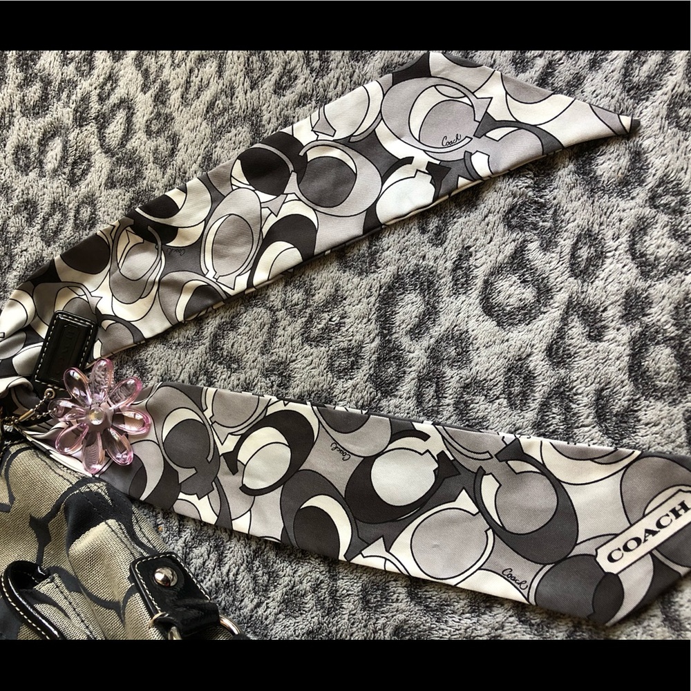 COPY - COPY - Coach bag with scarf and crystal flower ch… - Picture 4 of 4